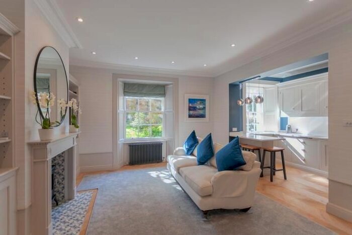 3 Bedroom Flat To Rent In Main Door Flat On Dundonald Street, New Town, Edinburgh, EH3