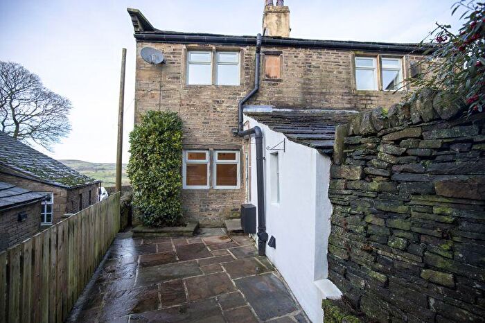 2 Bedroom Cottage To Rent In Fair View, Barkisland, HX4