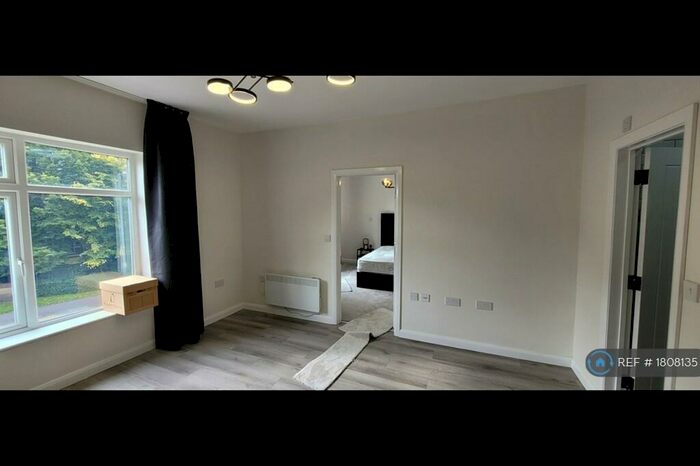 1 Bedroom Flat To Rent In Crowthorne, Crowthorne, RG45