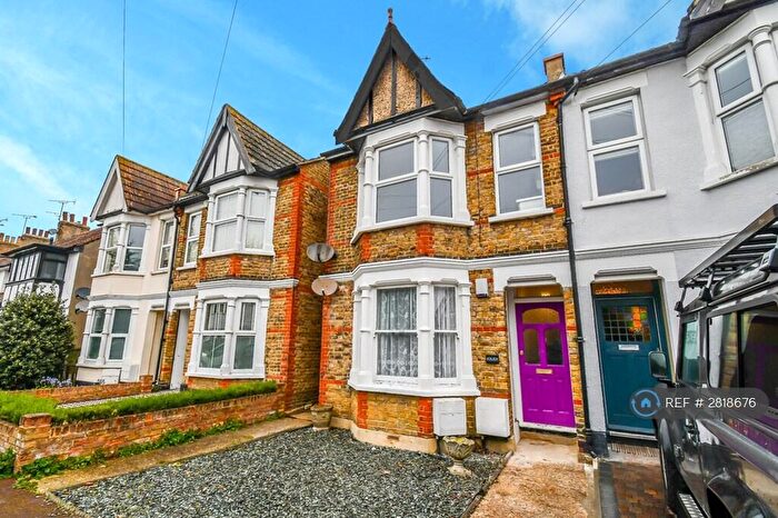 2 Bedroom Flat To Rent In Grange Road, Leigh-On-Sea, SS9