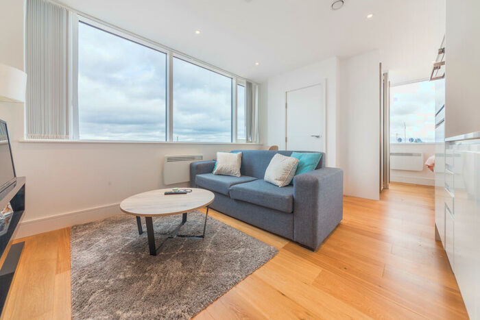 Apartment To Rent In High Street, Slough, Berkshire, SL1