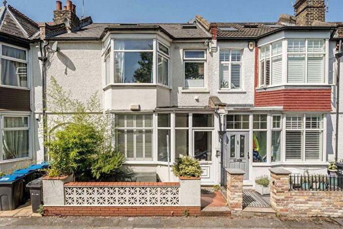 2 Bedroom Flat To Rent In Strathearn Road, London, SW19