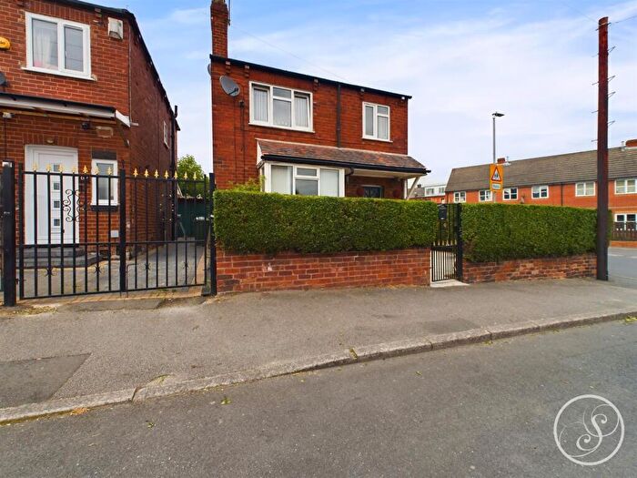 3 Bedroom Detached House For Sale In Conway Place, Leeds, LS8