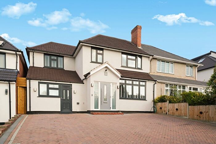 4 Bedroom Semi-Detached House For Sale In Farley Road, South Croydon, CR2