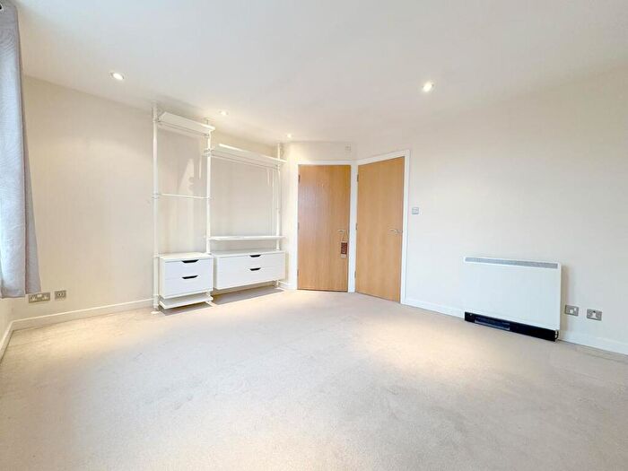 2 Bedroom Flat For Sale In Valley Drive, Harrogate, HG2