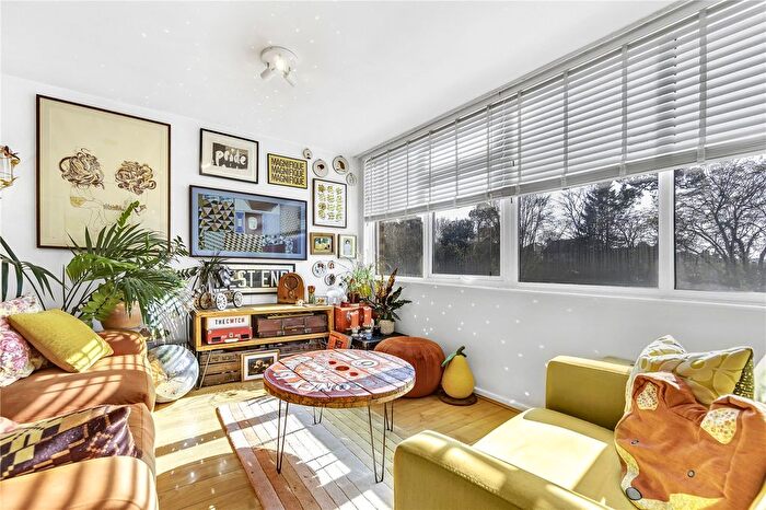 2 Bedroom Flat For Sale In Druid Woods, Avon Way, Bristol, BS9