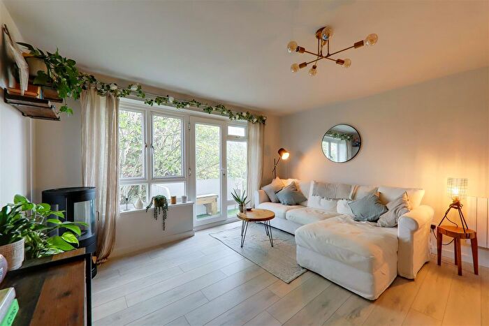 1 Bedroom Flat For Sale In Ashington Court, Broadwater Street East Broadwater, Worthing, BN14