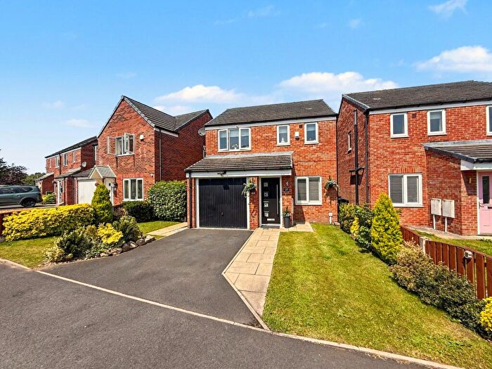 3 Bedroom Detached House For Sale In Halls Close, Radcliffe, M26