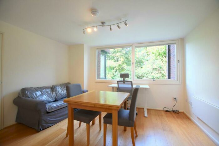 1 Bedroom Flat To Rent In Britten Close, London, NW11