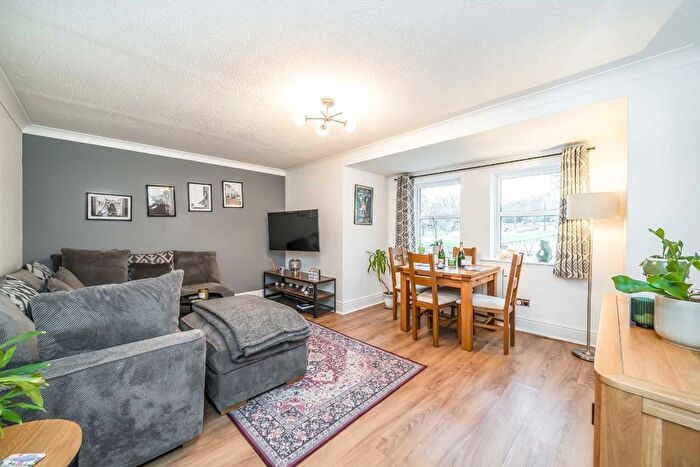2 Bedroom Flat To Rent In Riggindale Road, Streatham, SW16