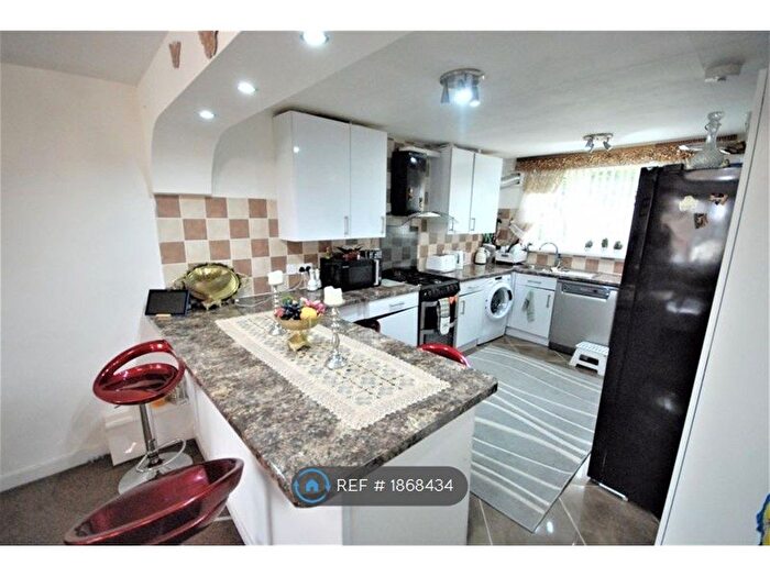 3 Bedroom Terraced House To Rent In Cross Parade, Newcastle Upon Tyne, NE4