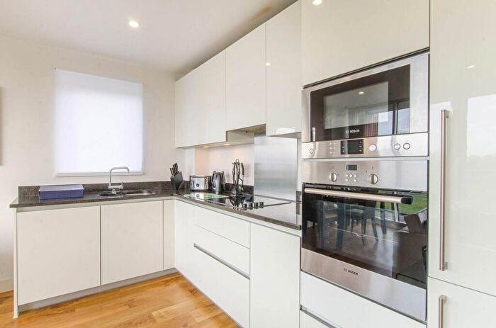 2 Bedroom Flat To Rent In Dowding Drive, Kidbrooke, London, SE9