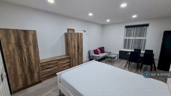 4 Bedroom End Of Terrace House To Rent In Shaw Road, Bromley, BR1