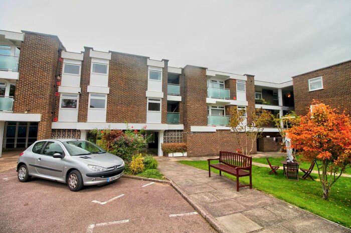 2 Bedroom Flat To Rent In Red Road, Borehamwood, WD6