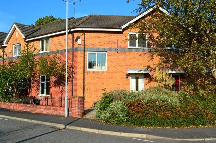 3 Bedroom Semi-Detached House To Rent In Erskine Street, Hulme, M15