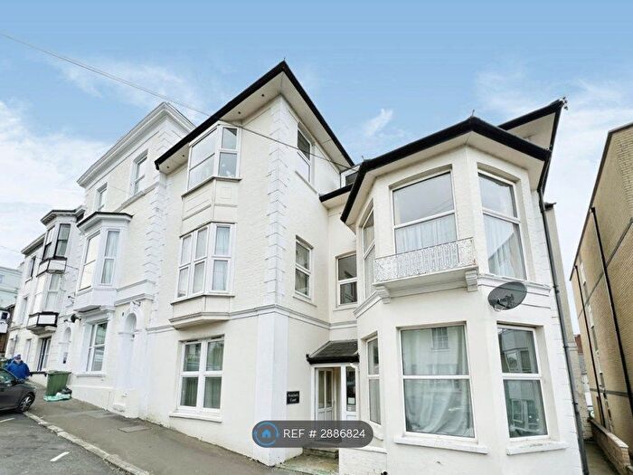 2 Bedroom Flat To Rent In George Street, Ryde, PO33