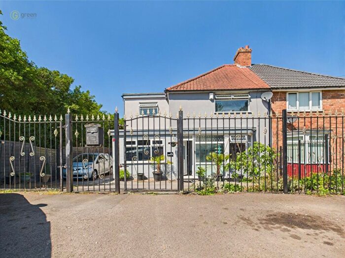 4 Bedroom Semi-Detached House For Sale In Denton Grove, Stechford, B33