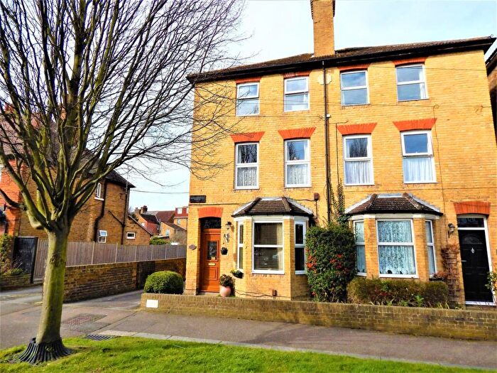 1 Bedroom Flat To Rent In / Albany Road, Sittingbourne, ME10