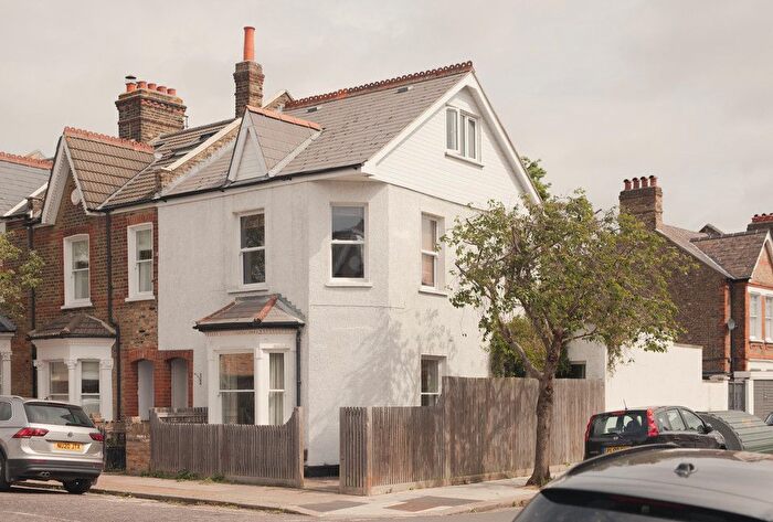 3 Bedroom Maisonette For Sale In Rye Road, Nunhead, SE15