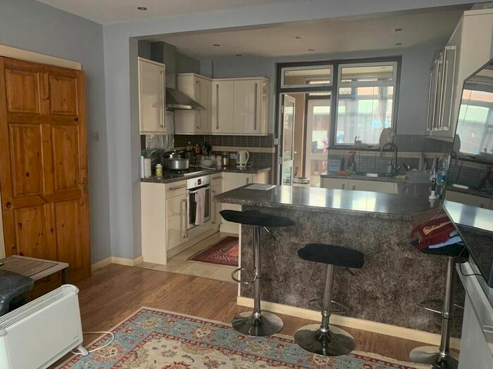 4 Bedroom Semi-Detached House To Rent In Woodmansterne Road, London, SW16