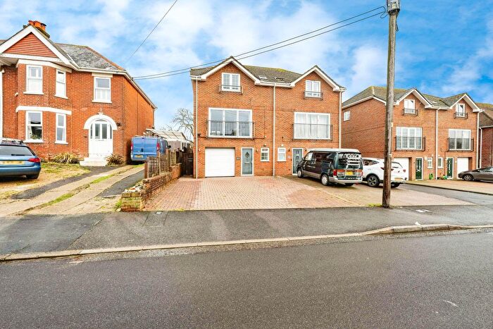 4 Bedroom Semi Detached House For Sale In Abbey Mews, New Road, Netley Abbey, SO31
