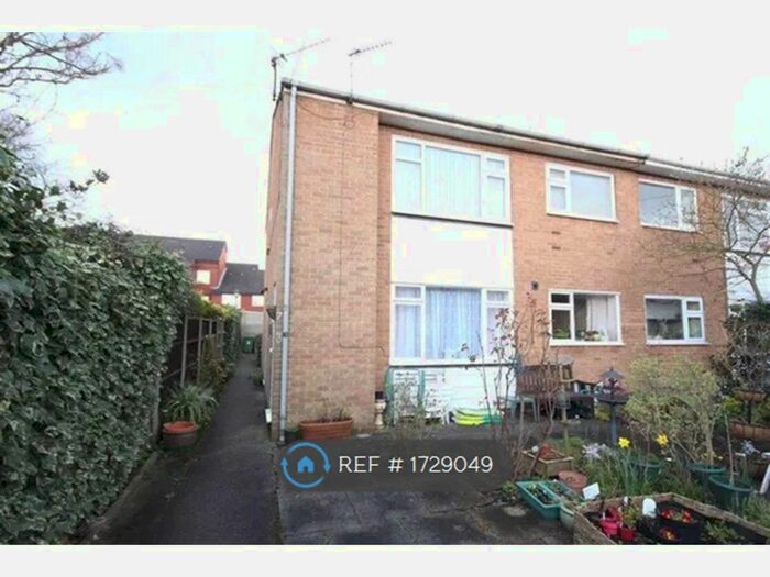 2 Bedroom Maisonette To Rent In Alma Road, Sale, M33