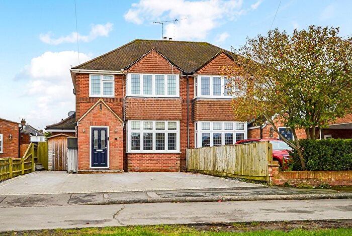 3 Bedroom Semi-detached House For Sale In Stanhope Close, Wendover, HP22