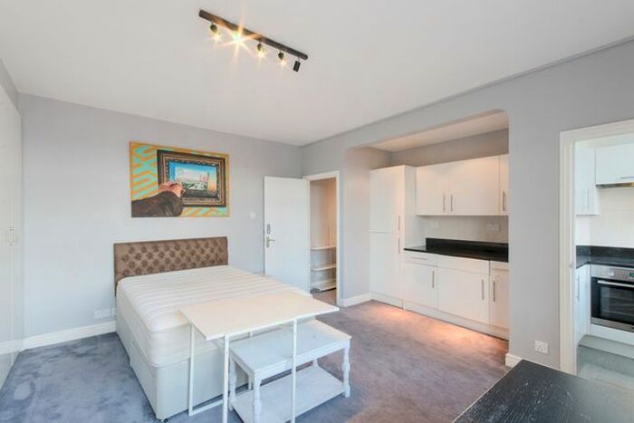Studio To Rent In Endsleigh Court, Upper Woburn Place, Bloomsbury, London, WC1H