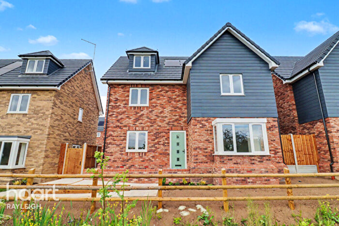 4 Bedroom Detached House For Sale In London Road, Rayleigh, SS6