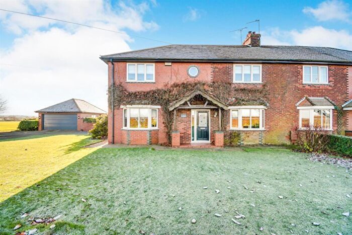 4 Bedroom Semi-Detached House For Sale In Kirton Road, Scotter, DN21