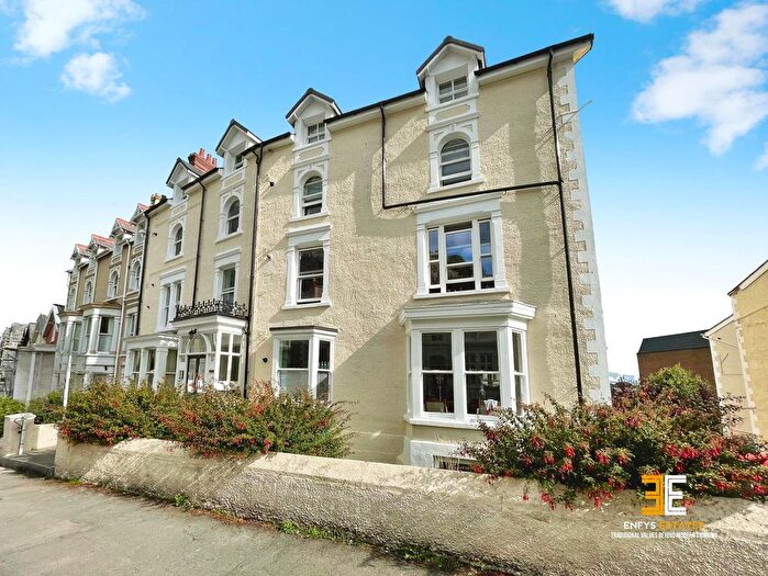 2 Bedroom Flat For Sale In Church Walks, Llandudno, LL30