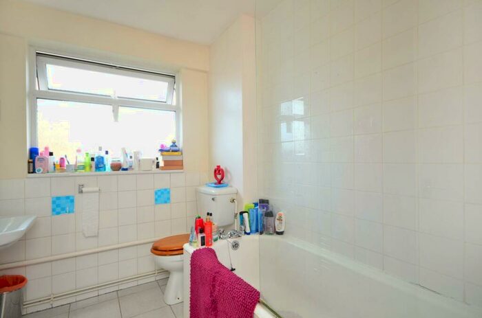 2 Bedroom Maisonette To Rent In Alanthus Close, Lee, London, SE12