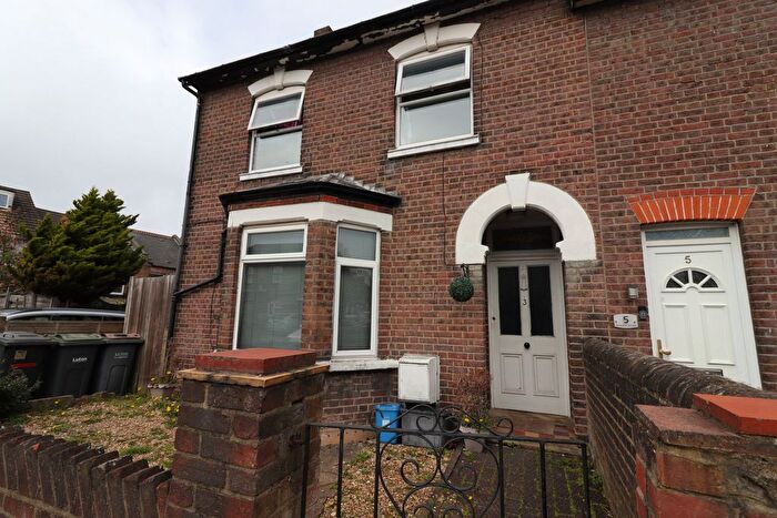 Terraced House For Sale In Luton, LU2