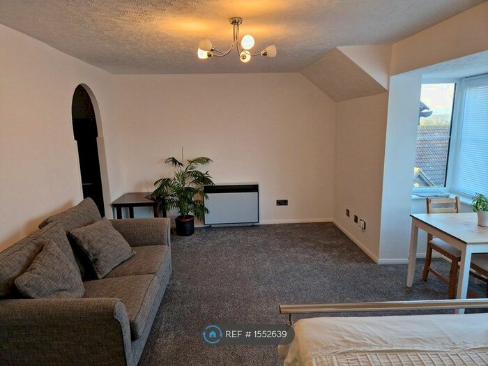 Studio To Rent In Knights Manor Way, Dartford, DA1