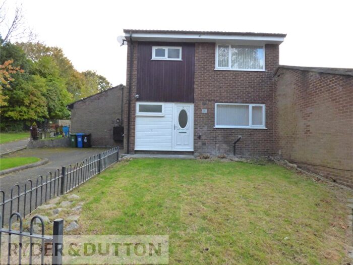 3 Bedroom Town House To Rent In Crescent Close, Dukinfield, Greater Manchester, SK16