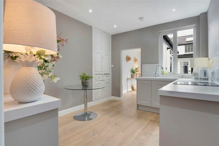 3 Bedroom End Of Terrace House For Sale In Avenue Road Extension, Clarendon Park, Leicester, LE2