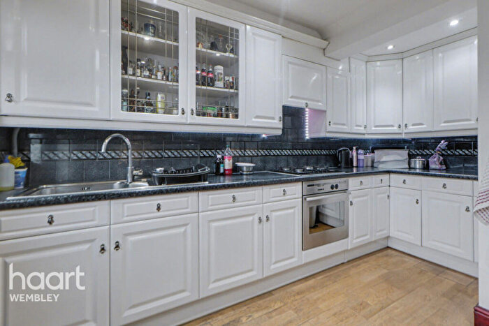 3 Bedroom Terraced House For Sale In Dawpool Road, London, NW2