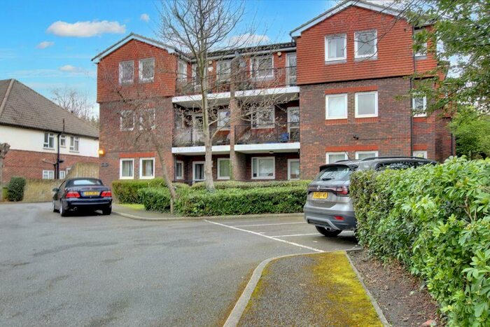 3 Bedroom Flat To Rent In Mayberry Court, (), Beckenham, BR3