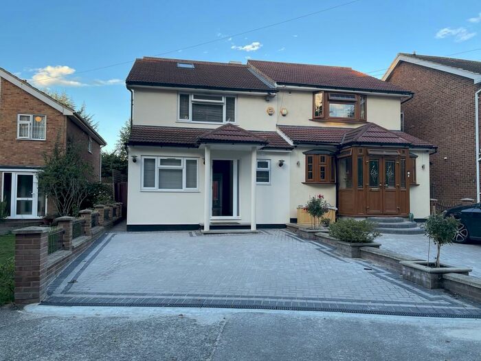 5 Bedroom End Of Terrace House To Rent In Wingrave Crescent, Brentwood, CM14