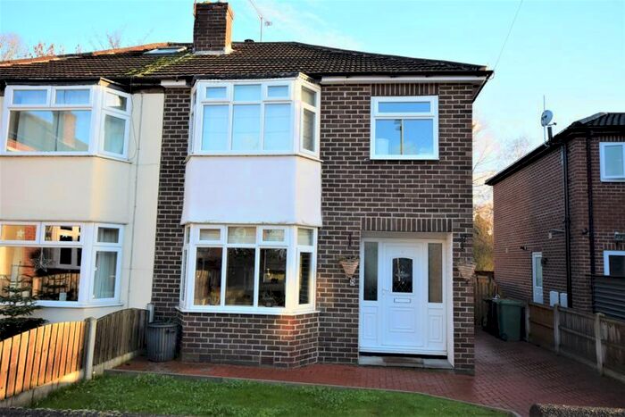 3 Bedroom Semi-Detached House To Rent In Barnswick Close, Pontefract, WF8