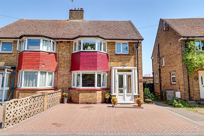 3 Bedroom Semi-Detached House For Sale In Mountdale Gardens, Leigh-On-Sea, SS9