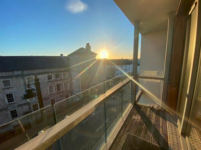 2 Bedroom Flat To Rent In Barrack Place, Stonehouse, Plymouth, PL1