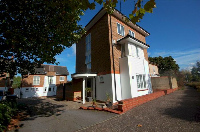 5 Bedroom Detached House To Rent In Inchbonnie Road, South Woodham Ferrers, Essex, CM3