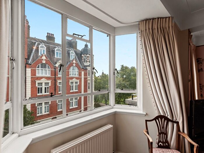 2 Bedroom Flat For Sale In Franklins Row, London, SW3