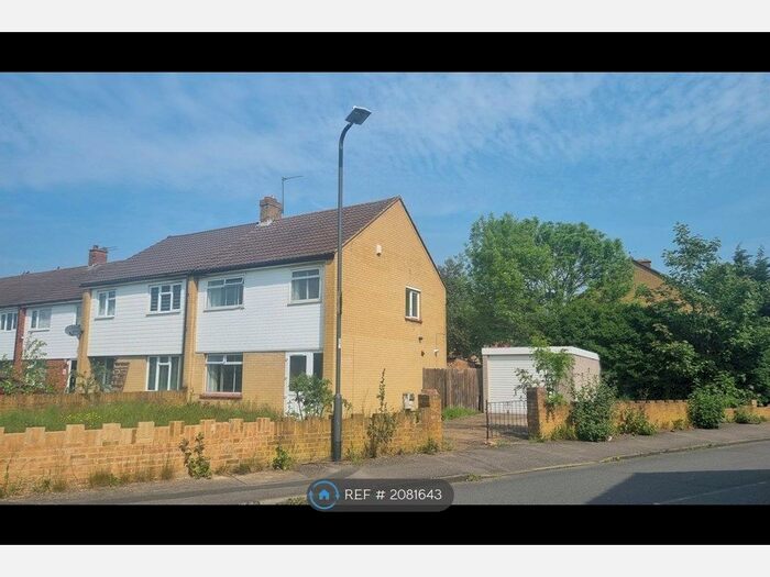 3 Bedroom Semi-Detached House To Rent In Langley, Slough, SL3