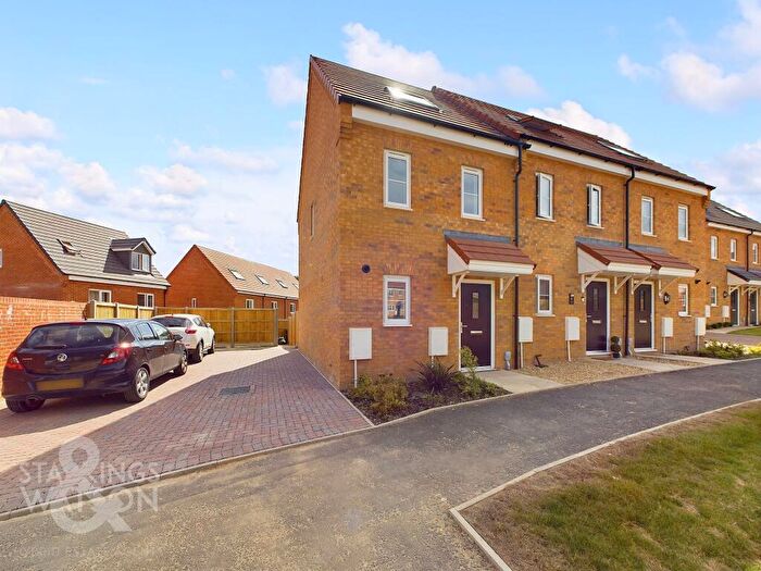3 Bedroom Town House To Rent In Shrub Lane, Hellesdon, Norwich, NR6