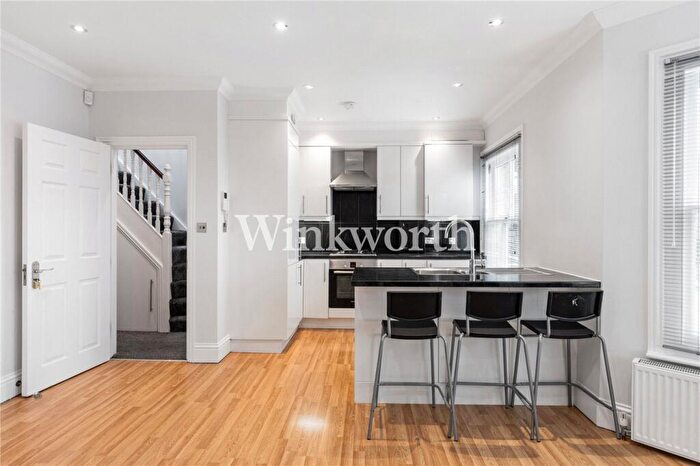 2 Bedroom Apartment To Rent In Gordon Hill, Enfield, EN2