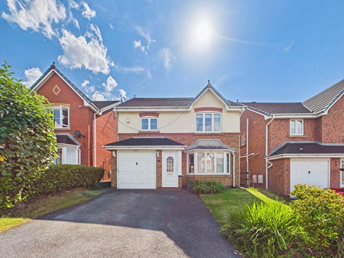 4 Bedroom Detached House For Sale In Wrenbury Drive, Rochdale, OL16