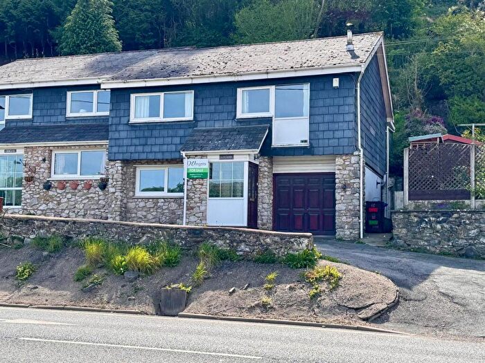 3 Bedroom Semi-Detached House For Sale In Berwyn Road, Llangollen, LL20