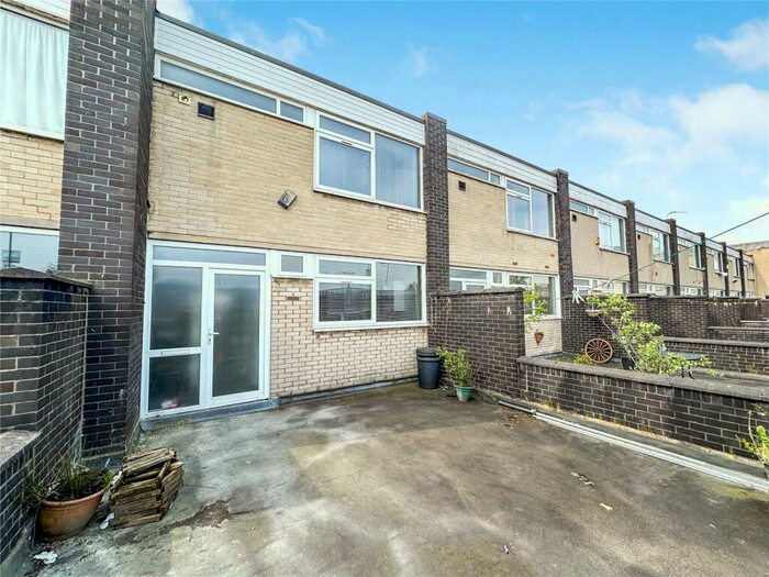 3 Bedroom Maisonette To Rent In Chadwick Walk, Swinton Shopping Centre, Swinton, Manchester, M27